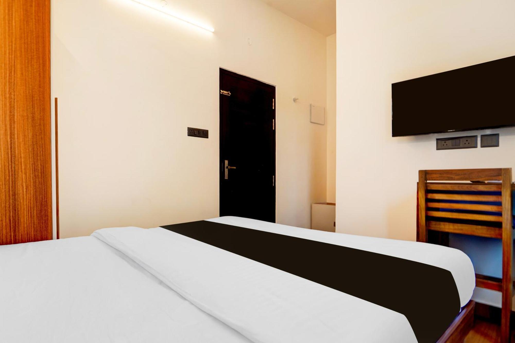 Super Hotel O Gandhi Nagar Near South Railway Backgate Kochi Exterior photo