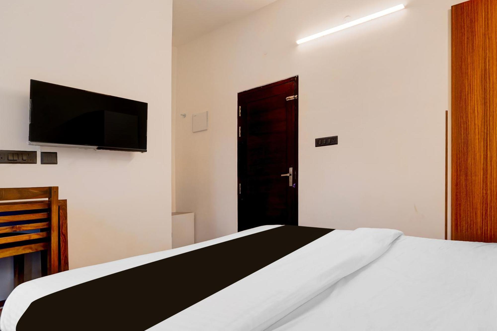 Super Hotel O Gandhi Nagar Near South Railway Backgate Kochi Exterior photo